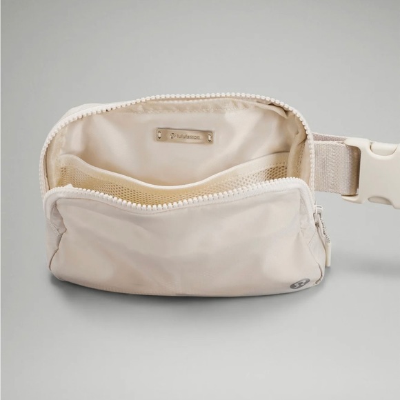 NWT LULULEMON Everywhere Belt Bag 1L White Opal WHTO - Picture 2 of 2